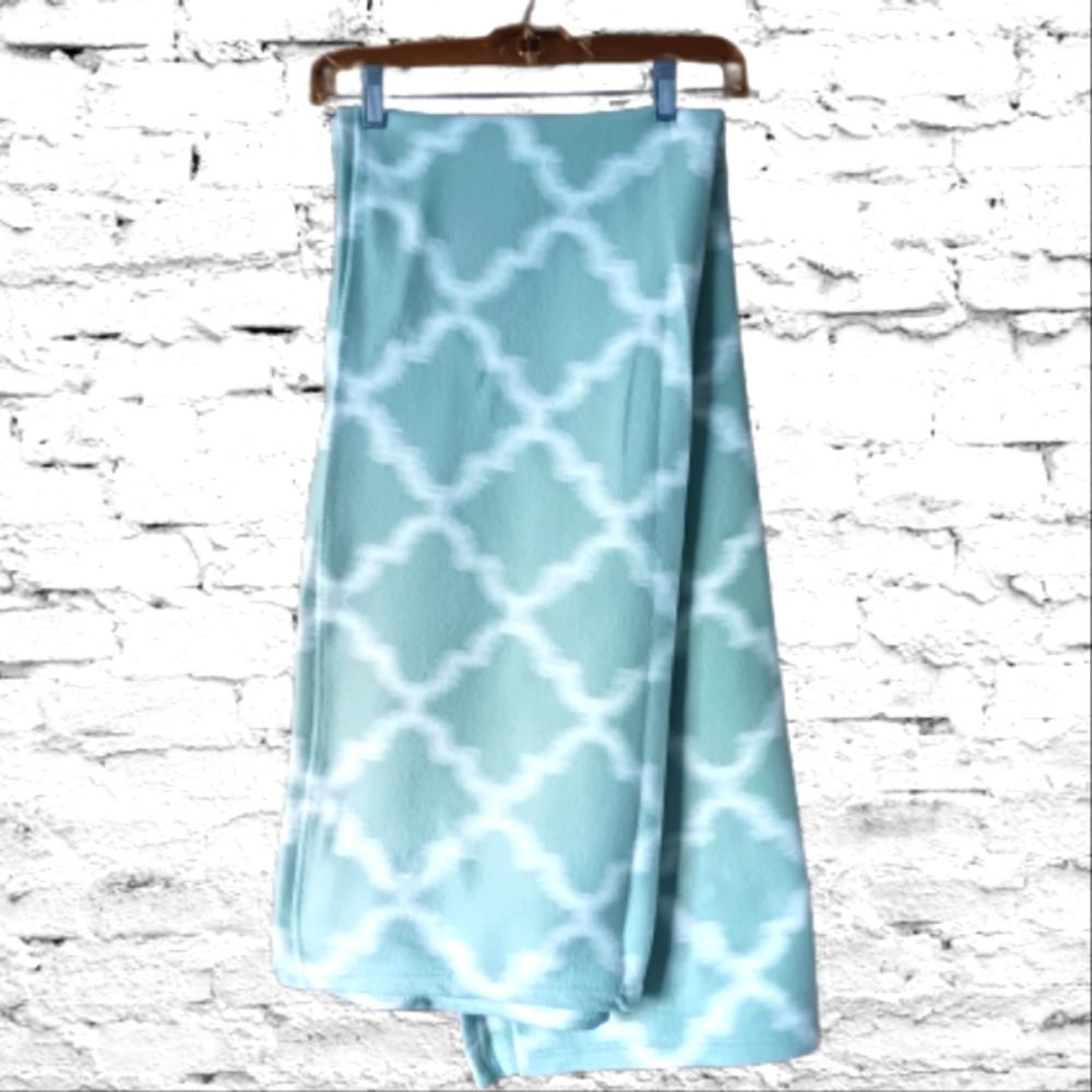 Fleece Blanket Cozy and Sleepmask 2 piece Set Seafoam Green White
